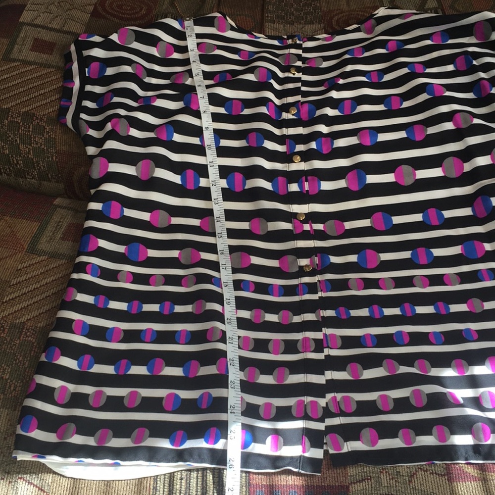 Cynthia Rowley Top - Geometric - Button down Back - Picture 11 of 13